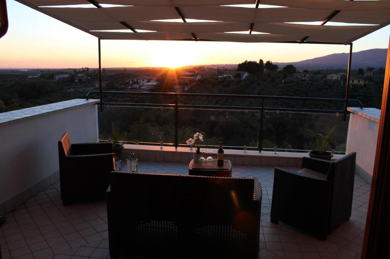 Апартаменти La Terrazza Sul Corso Giulianello Екстер'єр фото